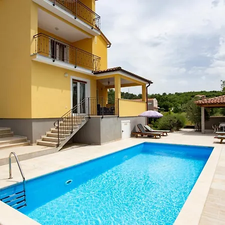 Pistine - With Private Pool For 8 Near Ρόβινι