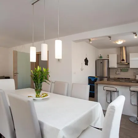 Pistine - With Private Pool For 8 Near Willa Rovinj