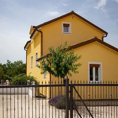 Pistine - With Private Pool For 8 Near Ρόβινι