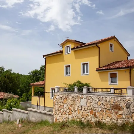 Pistine - With Private Pool For 8 Near *