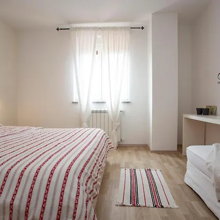 Pistine - With Private Pool For 8 Near