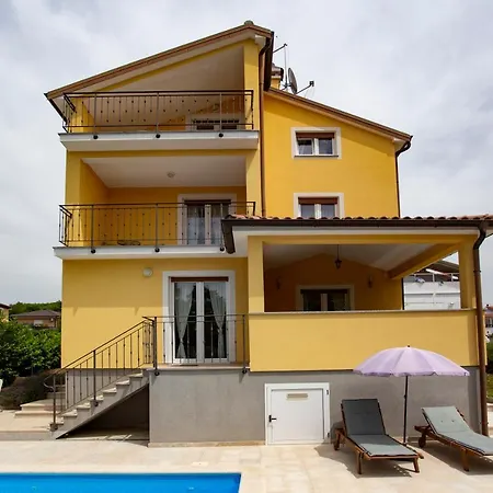 Pistine - With Private Pool For 8 Near *