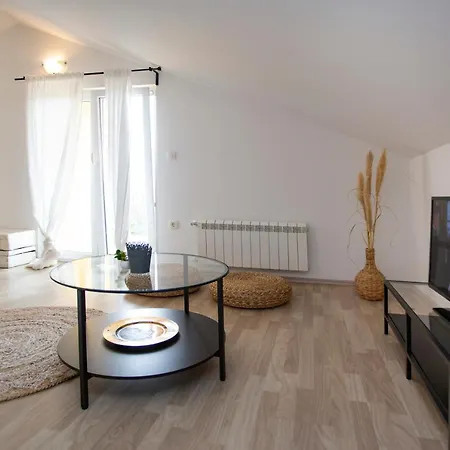 Pistine - With Private Pool For 8 Near Villa