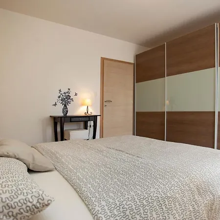Pistine - With Private Pool For 8 Near Villa