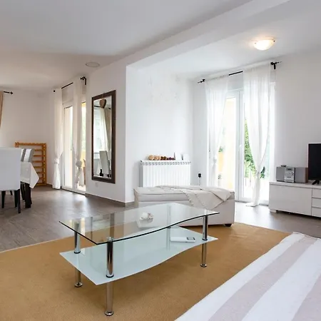 Pistine - With Private Pool For 8 Near Villa Rovinj