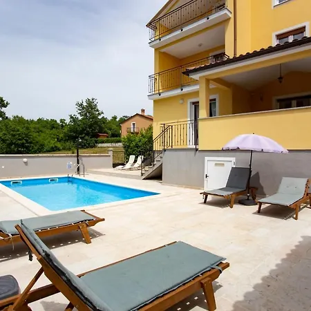 Pistine - With Private Pool For 8 Near * Ρόβινι