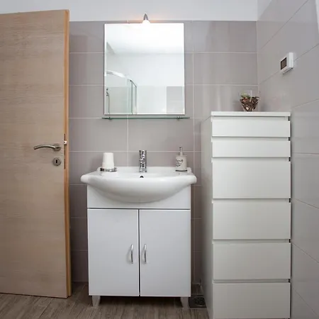 Pistine - With Private Pool For 8 Near
