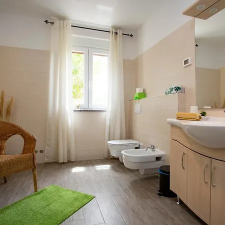 Pistine - With Private Pool For 8 Near
