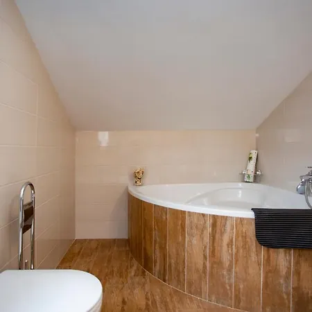 Willa Pistine - With Private Pool For 8 Near *