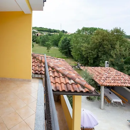 Pistine - With Private Pool For 8 Near Ρόβινι