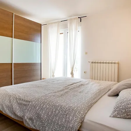 Pistine - With Private Pool For 8 Near Villa *