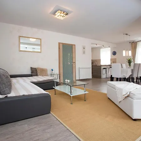 Pistine - With Private Pool For 8 Near Villa