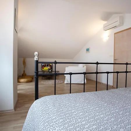 Pistine - With Private Pool For 8 Near *
