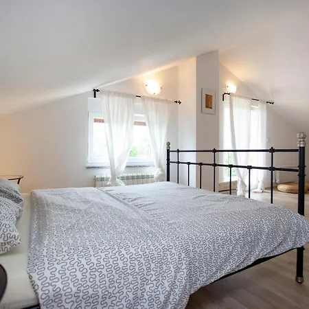 Pistine - With Private Pool For 8 Near Villa