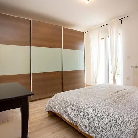 Pistine - With Private Pool For 8 Near Villa *