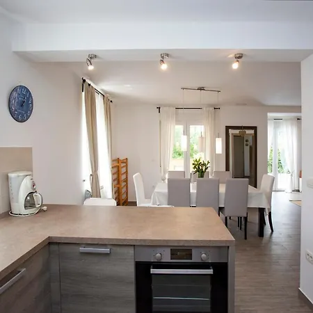 Pistine - With Private Pool For 8 Near Willa Rovinj