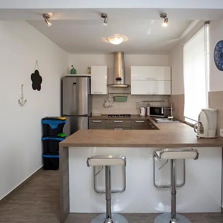 Pistine - With Private Pool For 8 Near Villa *