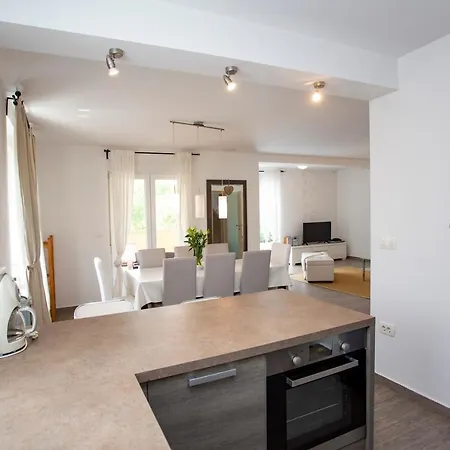 Pistine - With Private Pool For 8 Near Willa Rovinj
