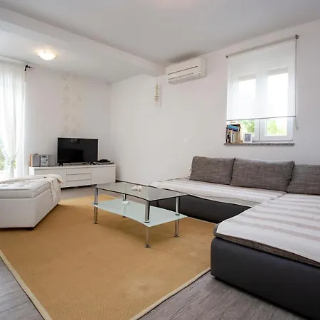 Pistine - With Private Pool For 8 Near *