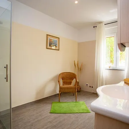 Villa Pistine - With Private Pool For 8 Near