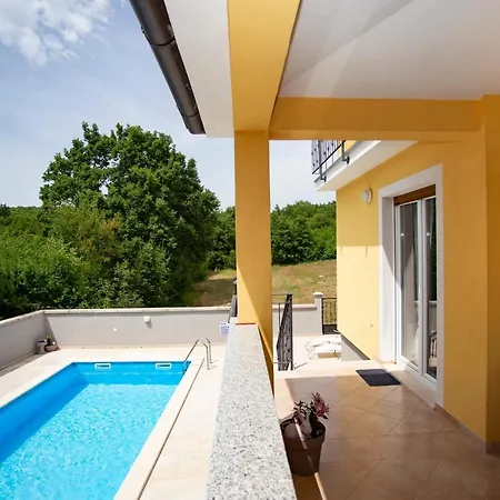 Pistine - With Private Pool For 8 Near
