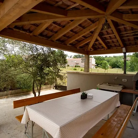 Pistine - With Private Pool For 8 Near Villa Rovinj