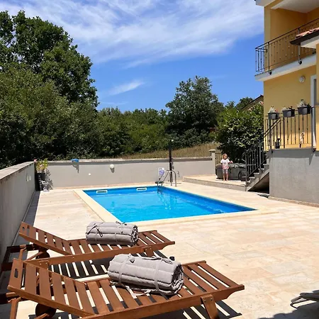 Pistine - With Private Pool For 8 Near *