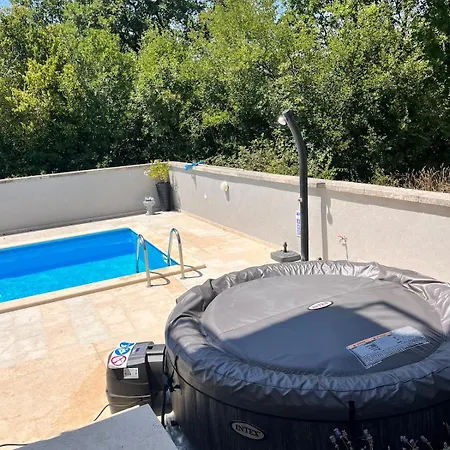 Pistine - With Private Pool For 8 Near