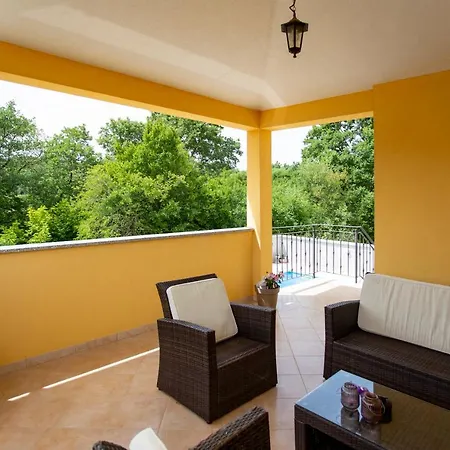 Pistine - With Private Pool For 8 Near
